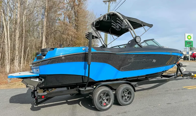 Slide: The Image of MasterCraft XT25 2024 - 6