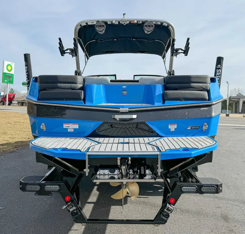 Slide: The Image of MasterCraft XT25 2024 - 7