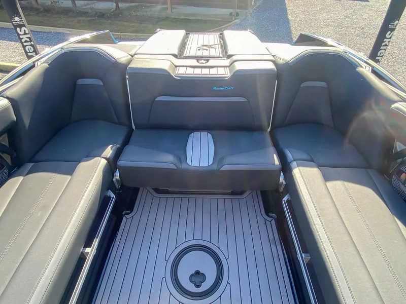 Slide: The Image of Interior of 2024 MasterCraft XStarS boat with gray seating. - 18