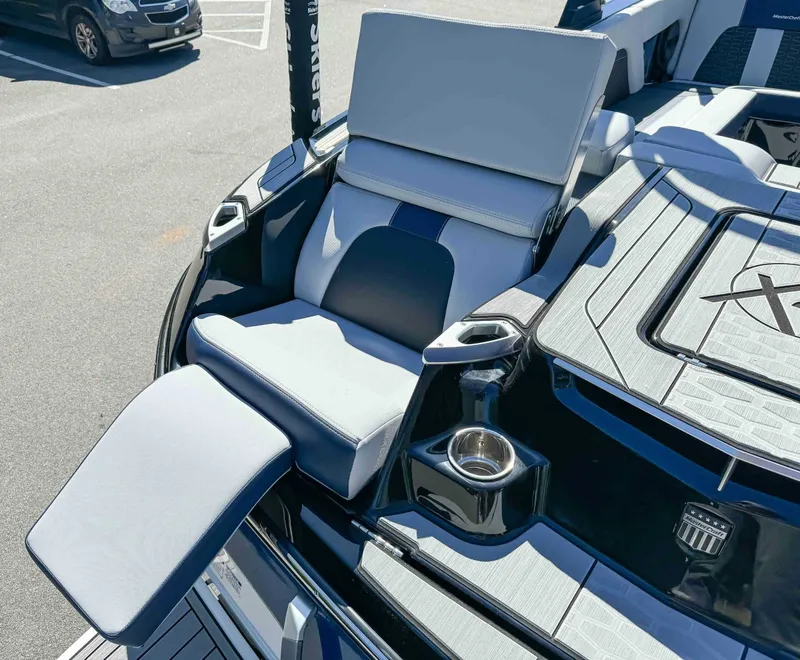 Slide: The Image of MasterCraft X22 2024 - 10