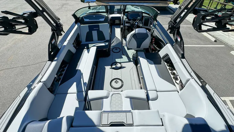 Slide: The Image of MasterCraft X22 2024 - 11