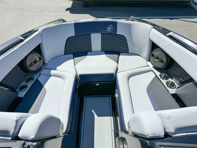 Slide: The Image of MasterCraft X22 2024 - 13