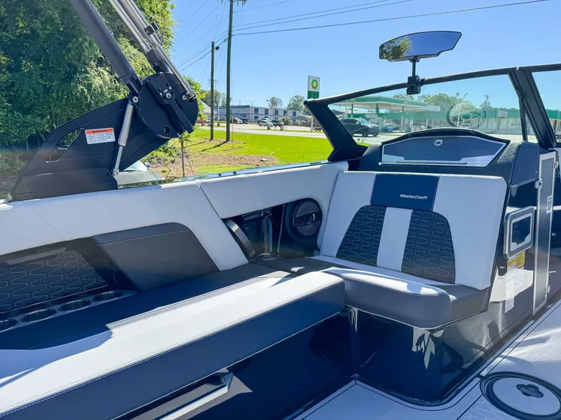 Slide: The Image of MasterCraft X22 2024 - 17