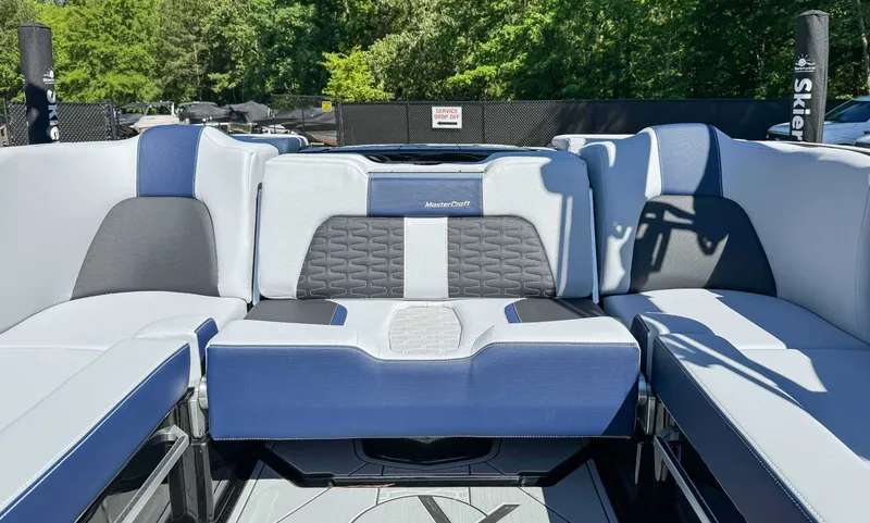 Slide: The Image of MasterCraft X22 2024 - 21