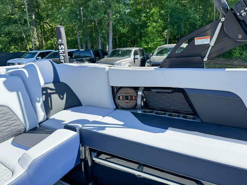 Slide: The Image of MasterCraft X22 2024 - 22