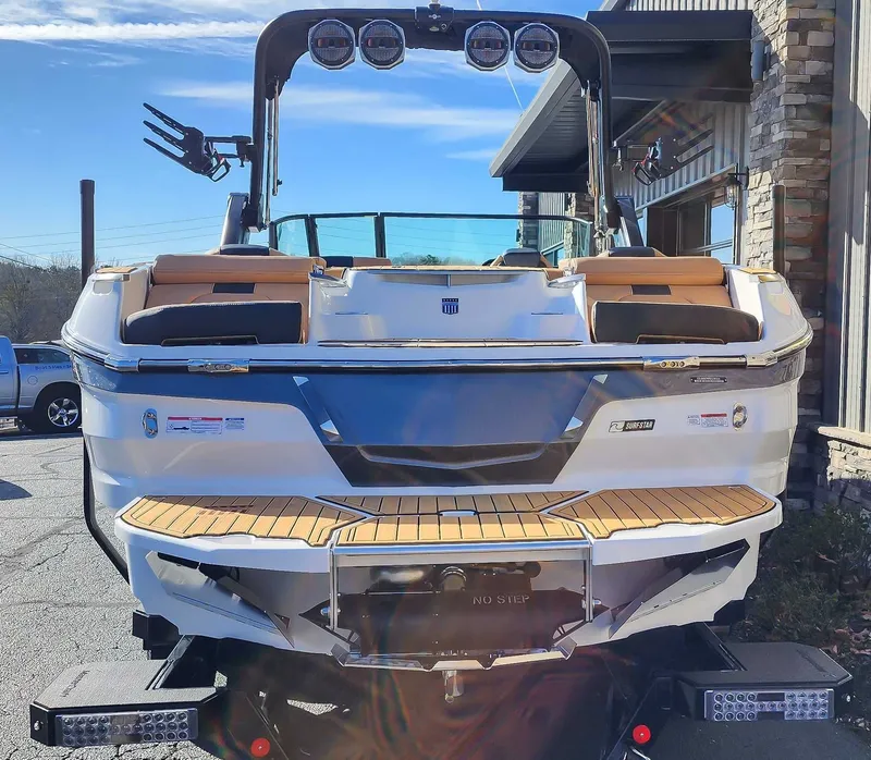 Slide: The Image of MasterCraft X26 2024 - 10