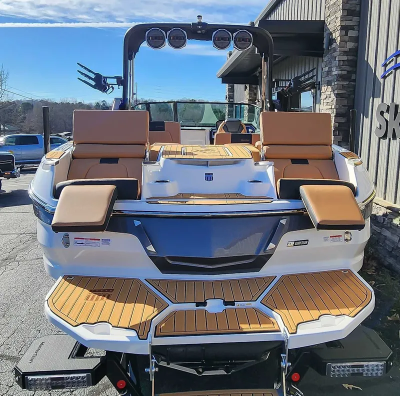 Slide: The Image of MasterCraft X26 2024 - 13