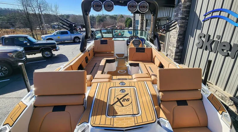 Slide: The Image of MasterCraft X26 2024 - 15