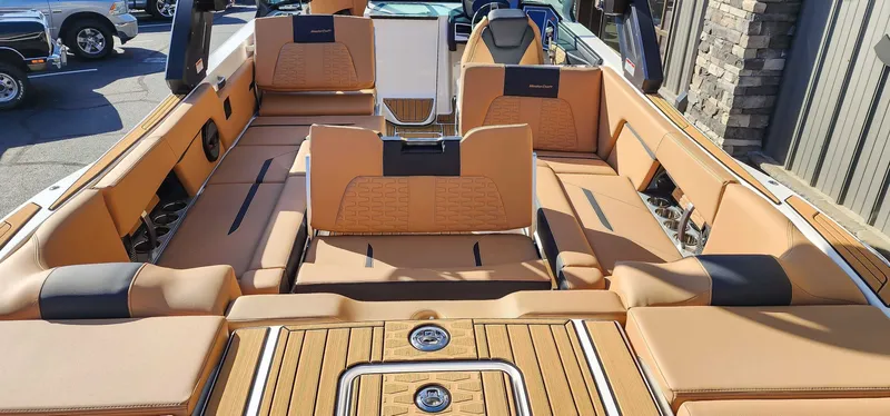 Slide: The Image of MasterCraft X26 2024 - 17