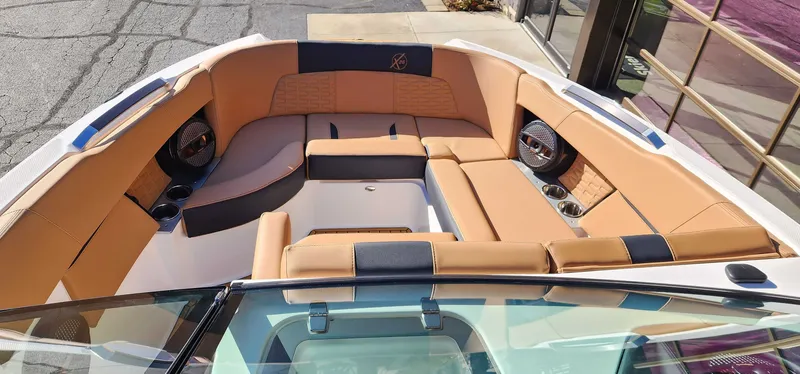 Slide: The Image of MasterCraft X26 2024 - 19