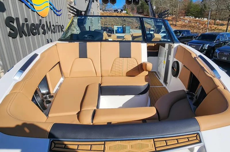 Slide: The Image of MasterCraft X26 2024 - 20