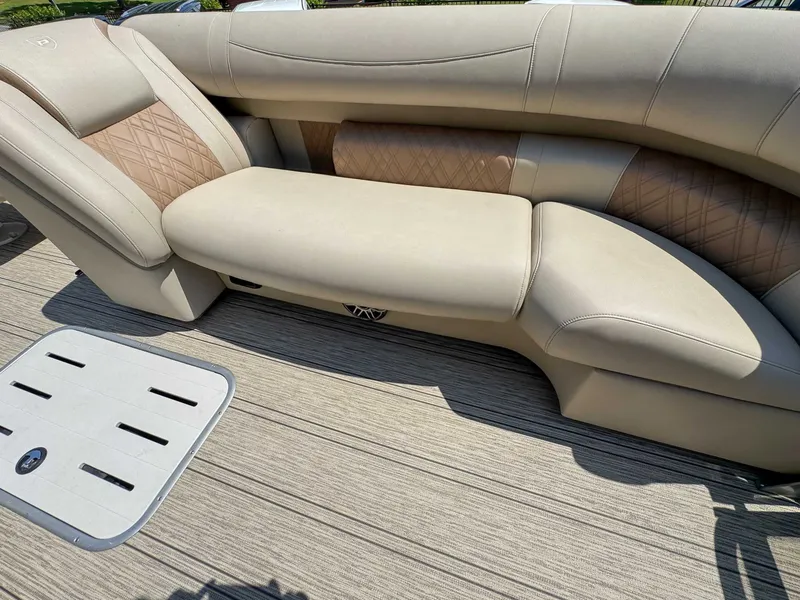 Slide: The Image of Premier 270 Intrigue RF 2024 - 10