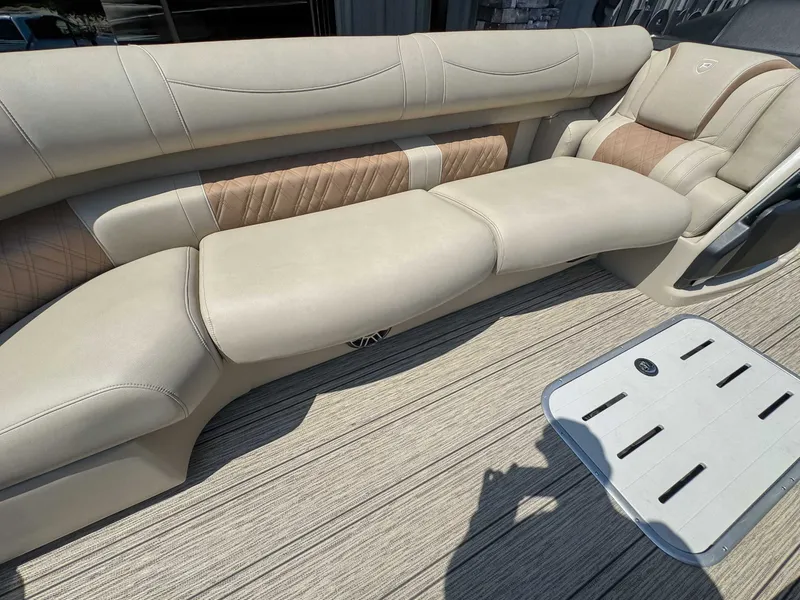 Slide: The Image of Premier 270 Intrigue RF 2024 - 11