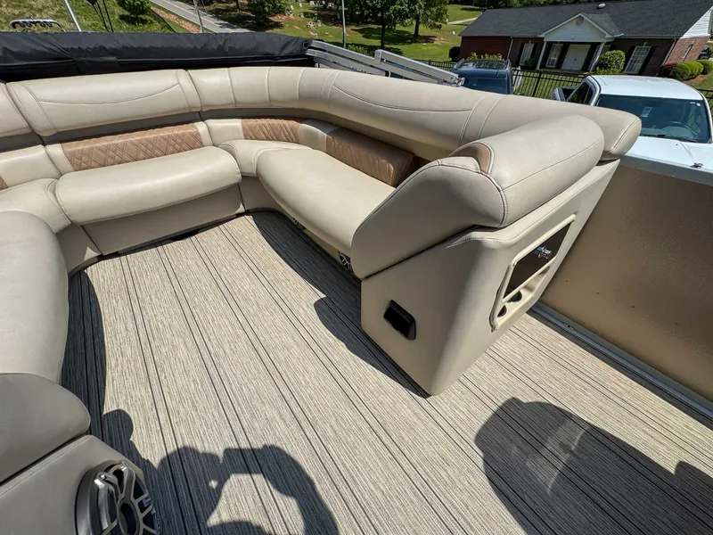 Slide: The Image of Premier 270 Intrigue RF 2024 - 17