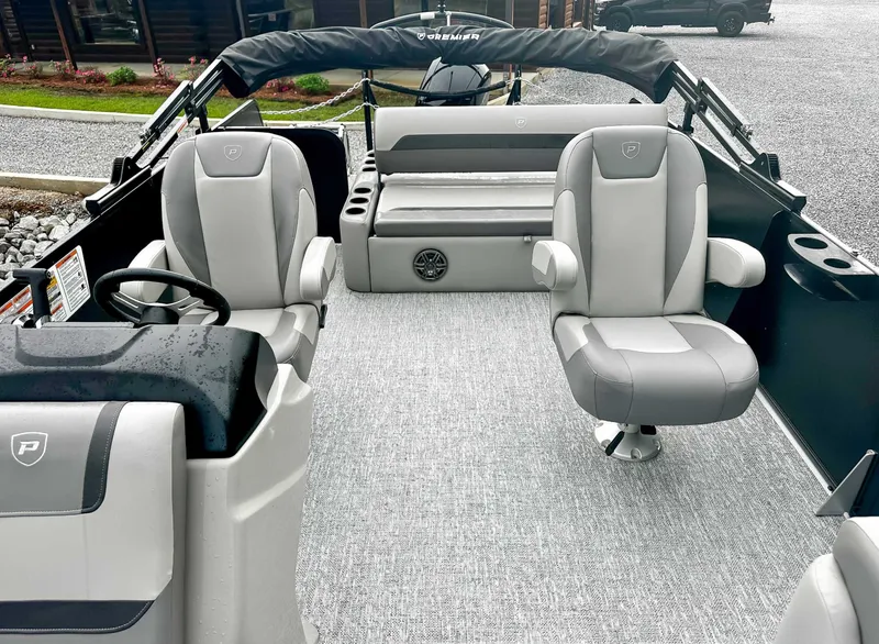 Slide: The Image of Premier 220 SUNSCAPE RL 2025 - 14