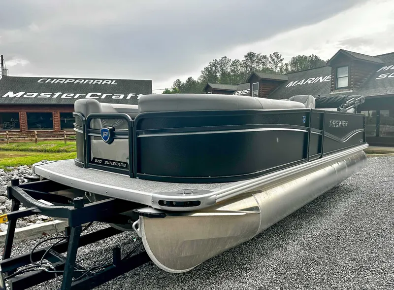 Slide: The Image of Premier 220 SUNSCAPE RL 2025 - 3