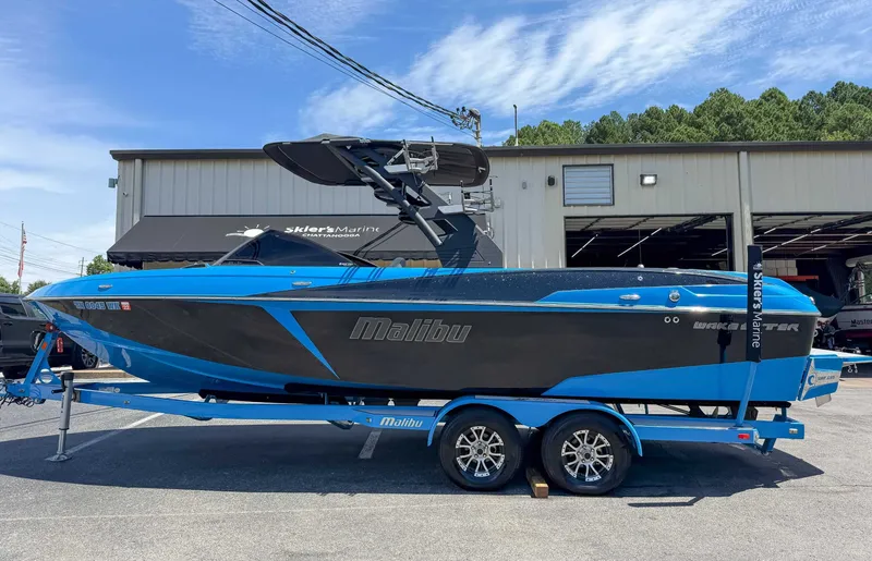 Slide: The Image of Malibu Wakesetter 25 LSV 2017 - 1
