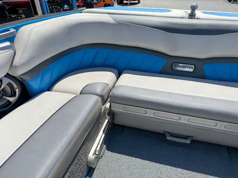 Slide: The Image of Malibu Wakesetter 25 LSV 2017 - 14