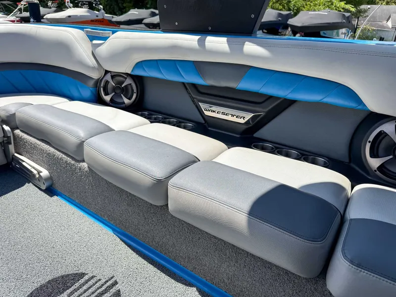 Slide: The Image of Malibu Wakesetter 25 LSV 2017 - 17