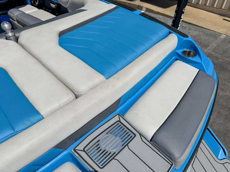 Slide: The Image of Malibu Wakesetter 25 LSV 2017 - 21