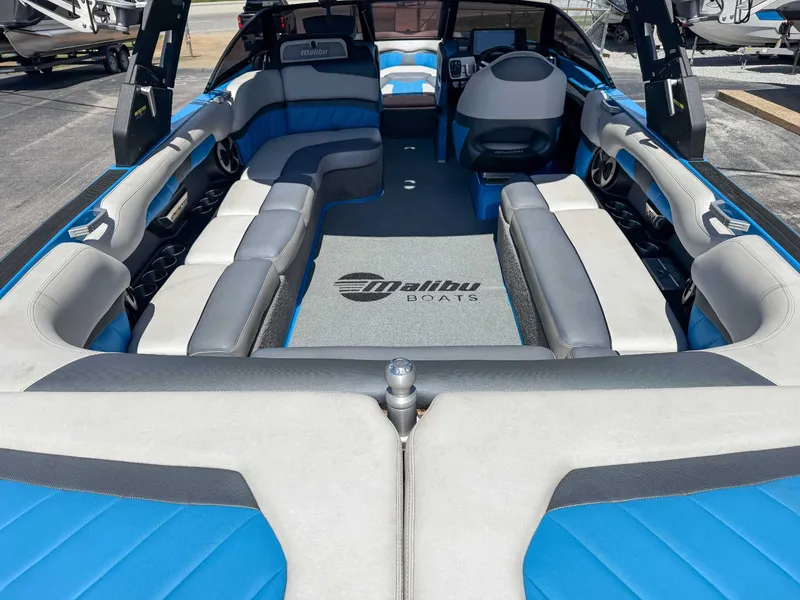 Slide: The Image of Malibu Wakesetter 25 LSV 2017 - 9