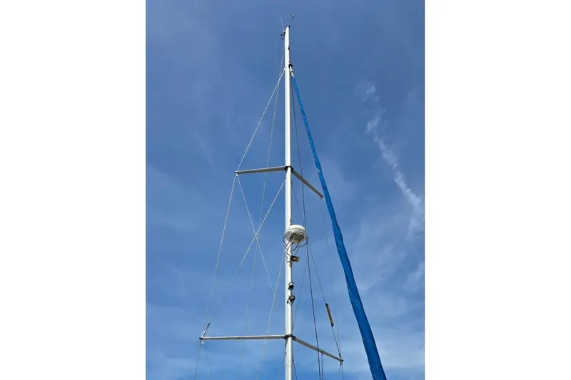 Slide: The Image of Tall mast of 2003 Hunter 386 sailboat against clear blue sky. - 5