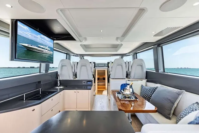 Slide: The Image of Scout 670 LXS 2026 - 26