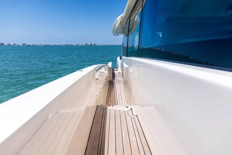 Slide: The Image of Side view of 2026 Scout 670 LX yacht on open water. - 17