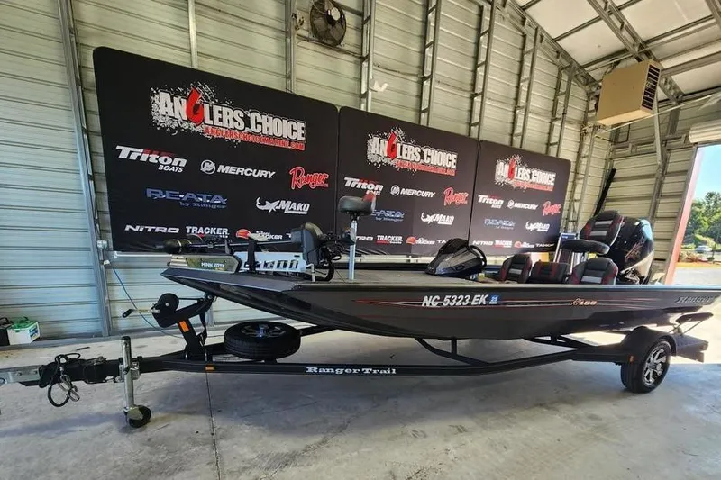 The Image of 2006 Sea Hunt Escape 200 boat on trailer in showroom. - 0