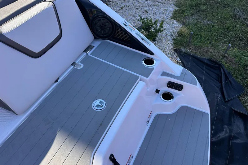 Slide: The Image of 2025 Yamaha Boats AR250 deck with cup holders and speaker, featuring sleek design. - 18