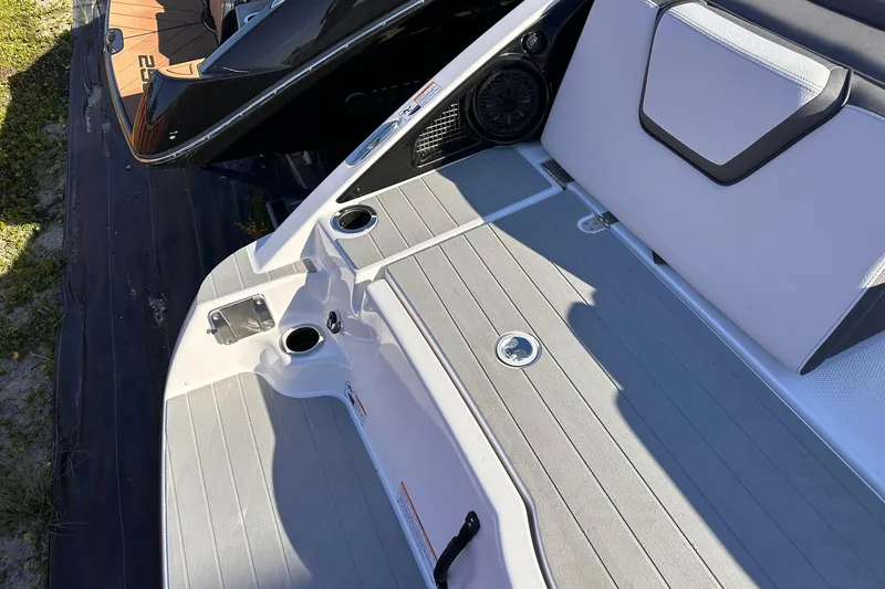 Slide: The Image of 2025 Yamaha Boats AR250 swim platform with cup holders and seating area. - 19