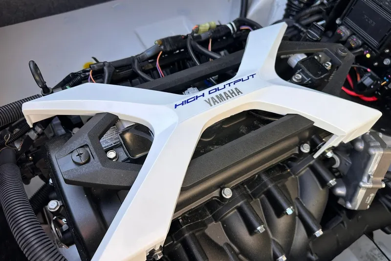 Slide: The Image of Yamaha AR250 2025 high output engine, showcasing advanced marine technology. - 30