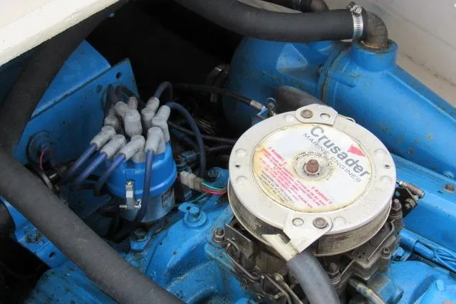 Slide: The Image of Engine of 1989 Blackfin 27 Fisherman boat, featuring Crusader marine components. - 9