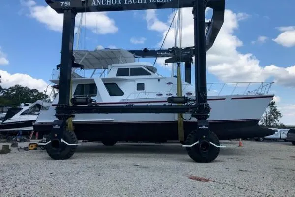 Slide: The Image of Crosswater Passagemaker 49 yacht from 2001 on a lift at Anchor Yacht Basin. - 39