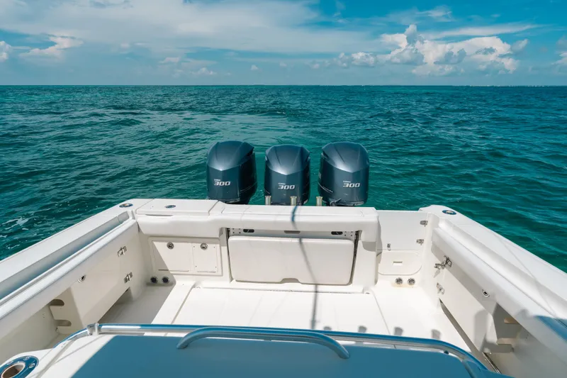 Slide: The Image of 2008 Hydra-Sports Vector 3300 CC boat with triple 300 HP engines on open sea. - 33