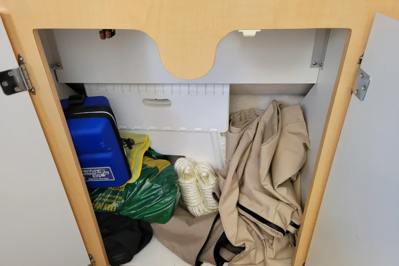 Slide: The Image of Storage cabinet in 2001 Bayliner 2655 Ciera boat with ropes and bags. - 13