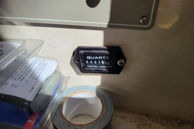 Slide: The Image of Hour meter on 2001 Bayliner 2655 Ciera, showing total engine hours. - 23