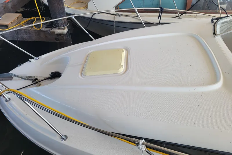 Slide: The Image of 2001 Bayliner 2655 Ciera boat deck with hatch and railing in marina. - 6