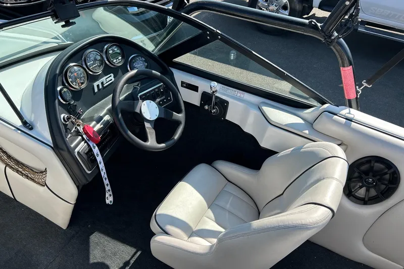 Slide: The Image of 1998 MB Boss 210 boat interior with steering wheel and dashboard controls. - 5