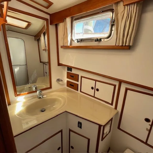 Slide: The Image of Grand Banks 42 Motoryacht 1999 - 19