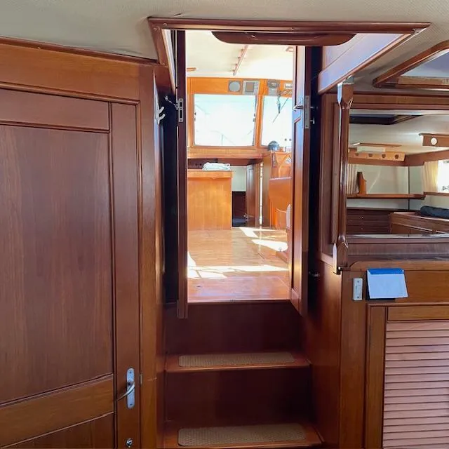 Slide: The Image of Grand Banks 42 Motoryacht 1999 - 24