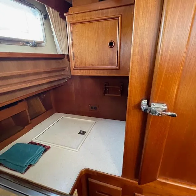 Slide: The Image of Grand Banks 42 Motoryacht 1999 - 30