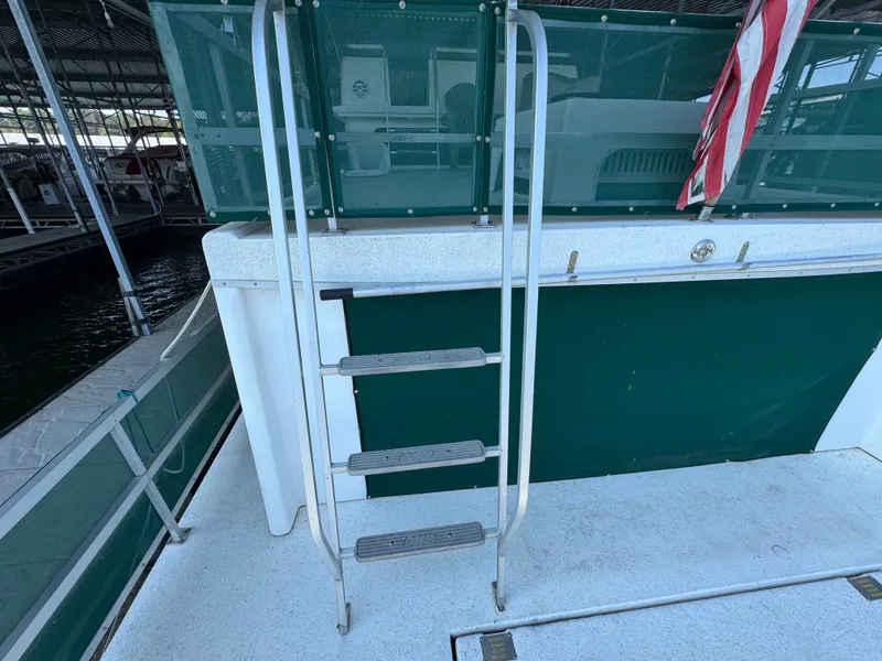 Slide: The Image of Gibson 44 1994 - 17