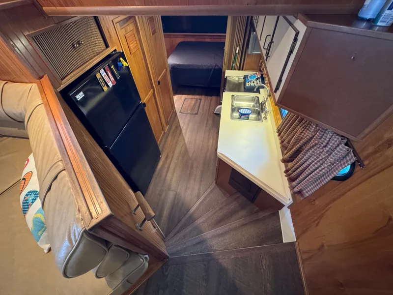Slide: The Image of Interior of a 1994 Gibson 44 houseboat with kitchen and cozy living space. - 47