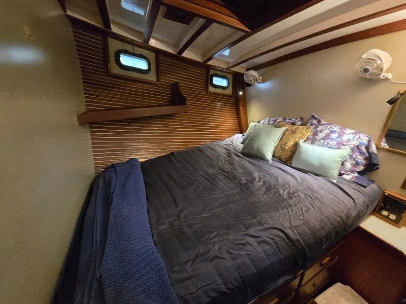 Slide: The Image of Kadey-Krogen 42 1985 - 18