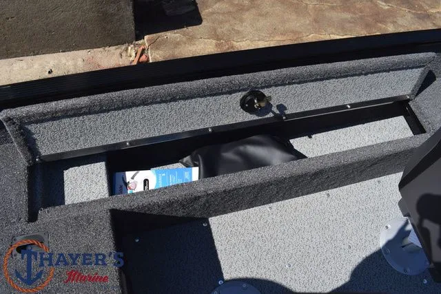 Slide: The Image of Lund 1650 Angler SS 2026 - 16