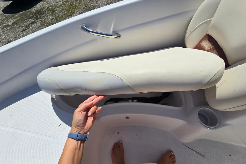 Slide: The Image of 2011 Tahoe Q5i boat interior with white seat and armrest detail. - 13