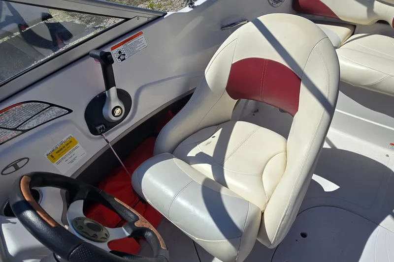 Slide: The Image of 2011 Tahoe Q5i boat interior with steering wheel and white-red seat. - 14