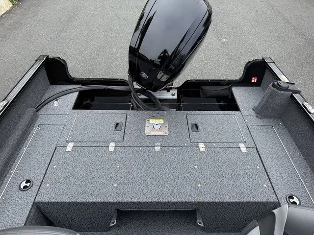 Slide: The Image of Lund 1650 Rebel SE 2026 - 4