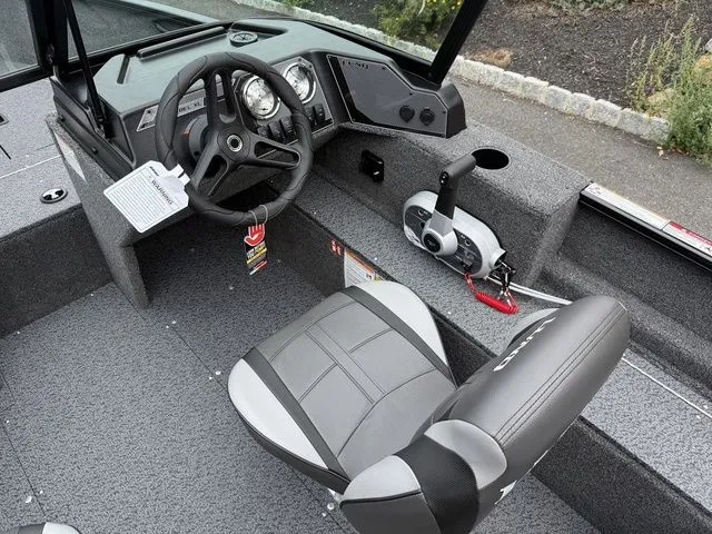 Slide: The Image of Lund 1650 Rebel SE 2026 - 9